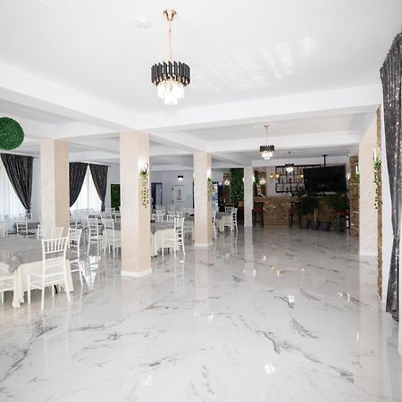 Hotel Rem Garden Novaci-Străini Esterno foto