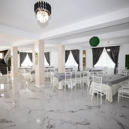 Hotel Rem Garden Novaci-Străini Esterno foto