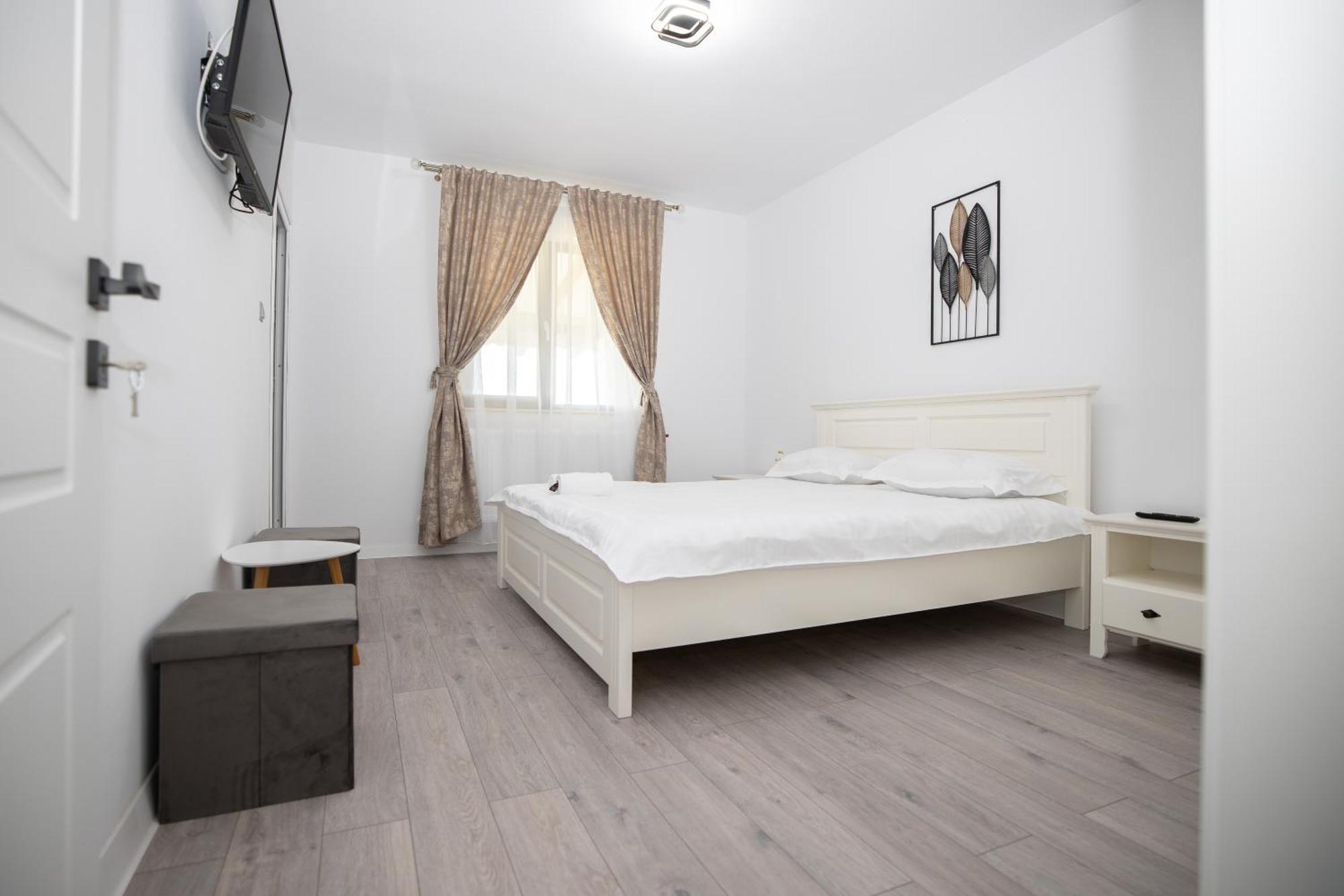 Hotel Rem Garden Novaci-Străini Esterno foto