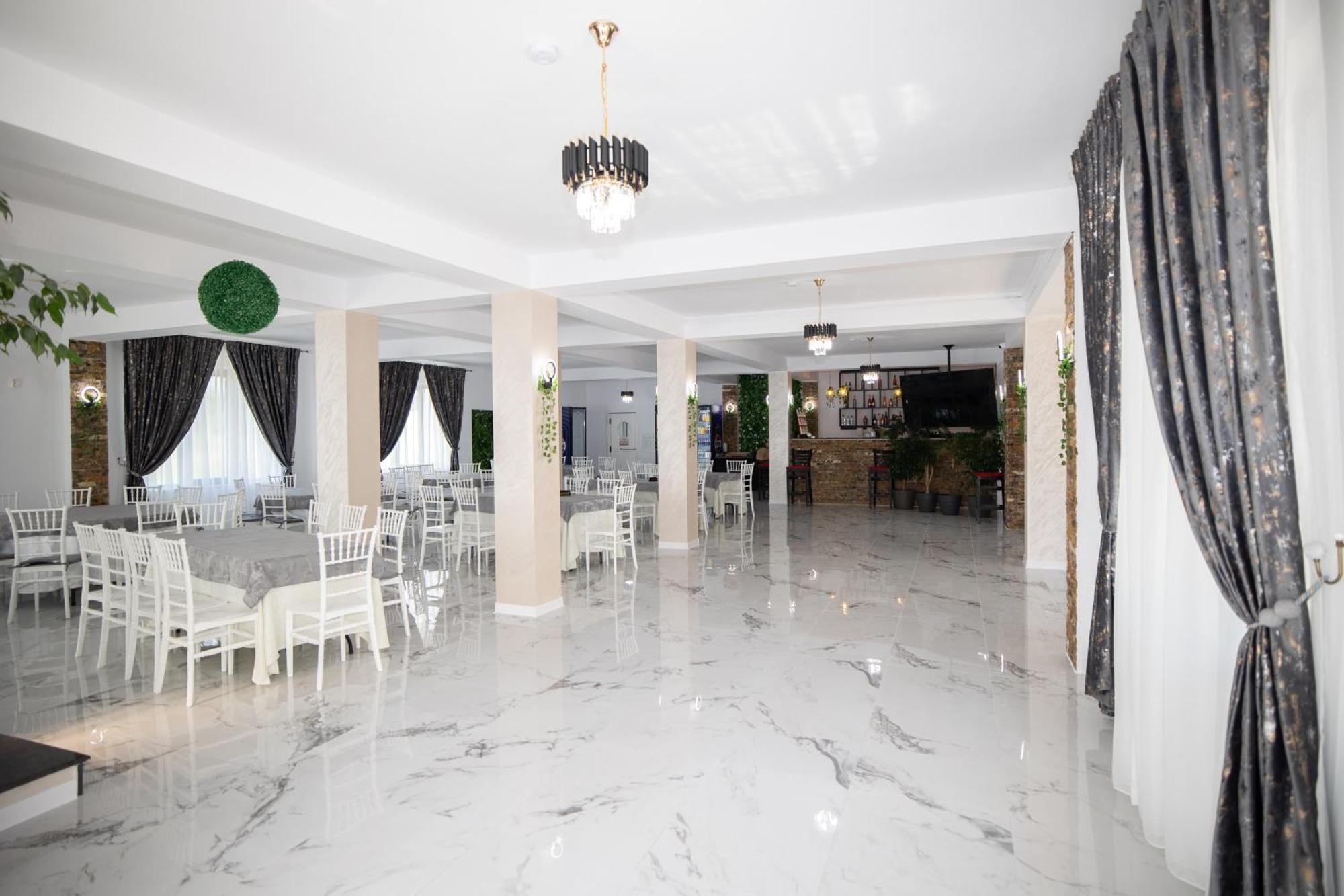 Hotel Rem Garden Novaci-Străini Esterno foto