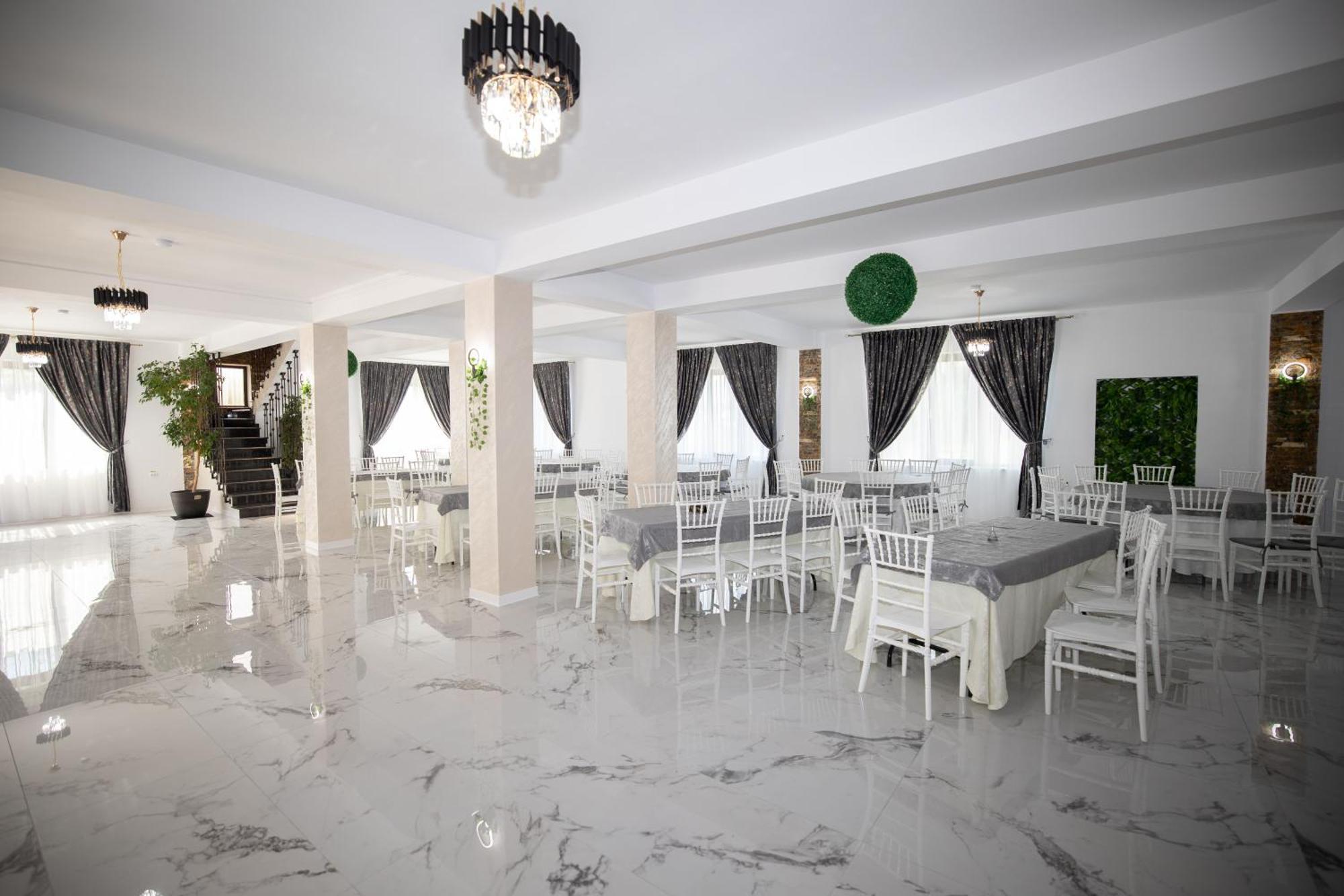 Hotel Rem Garden Novaci-Străini Esterno foto