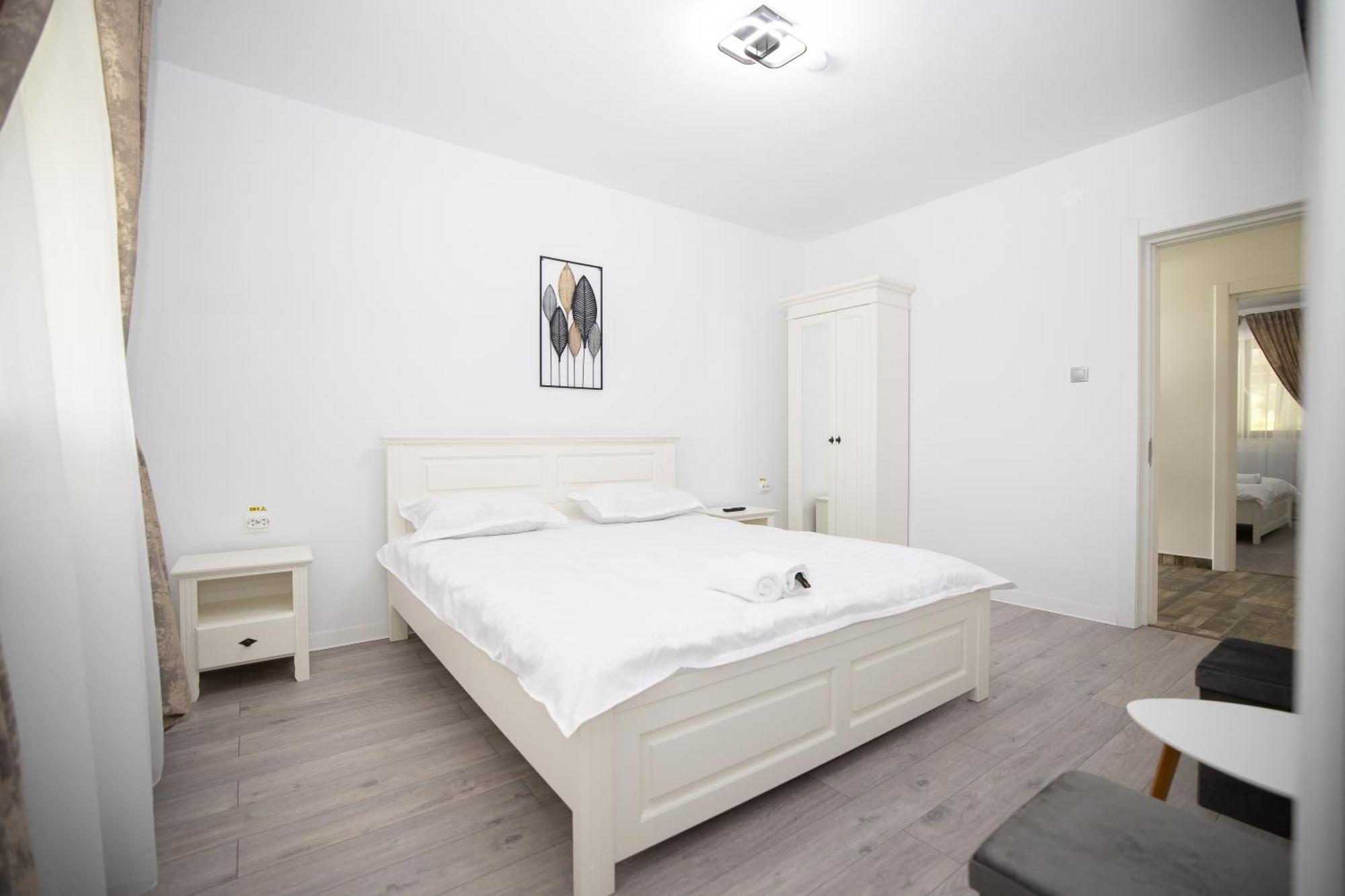 Hotel Rem Garden Novaci-Străini Esterno foto
