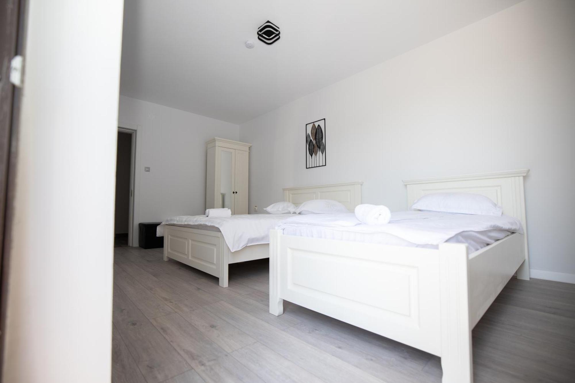 Hotel Rem Garden Novaci-Străini Esterno foto