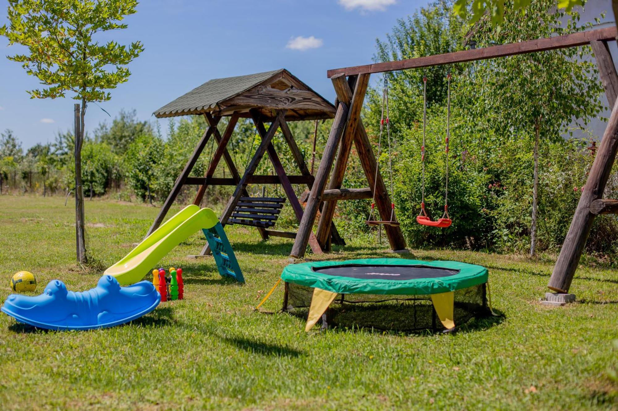 Hotel Rem Garden Novaci-Străini Esterno foto