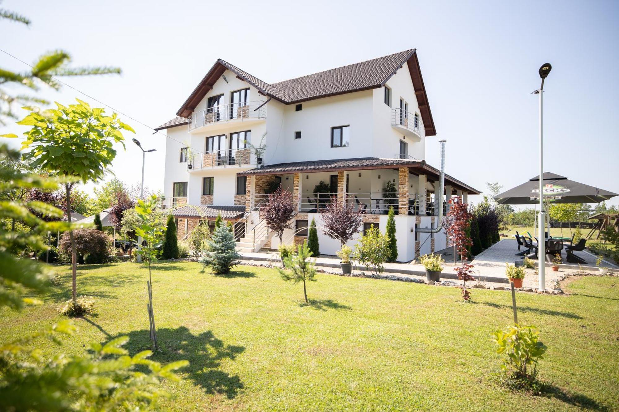 Hotel Rem Garden Novaci-Străini Esterno foto